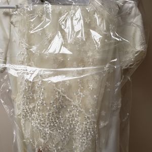 Ivory wedding dress